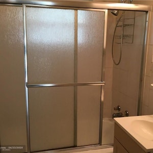 //hemlane-production.s3.amazonaws.com/uploads/property_listing_photos/13de6dae-ee84-4794-b23d-37c8835765eb/1/920 N 63rd Ave bathroom.jpg